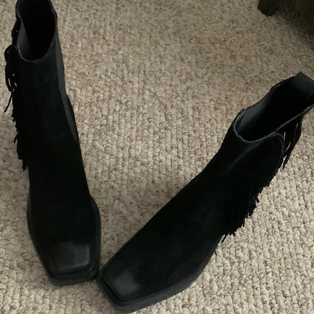 Brand new boots. Have them for a year but I NEVER use them. NEW condition.